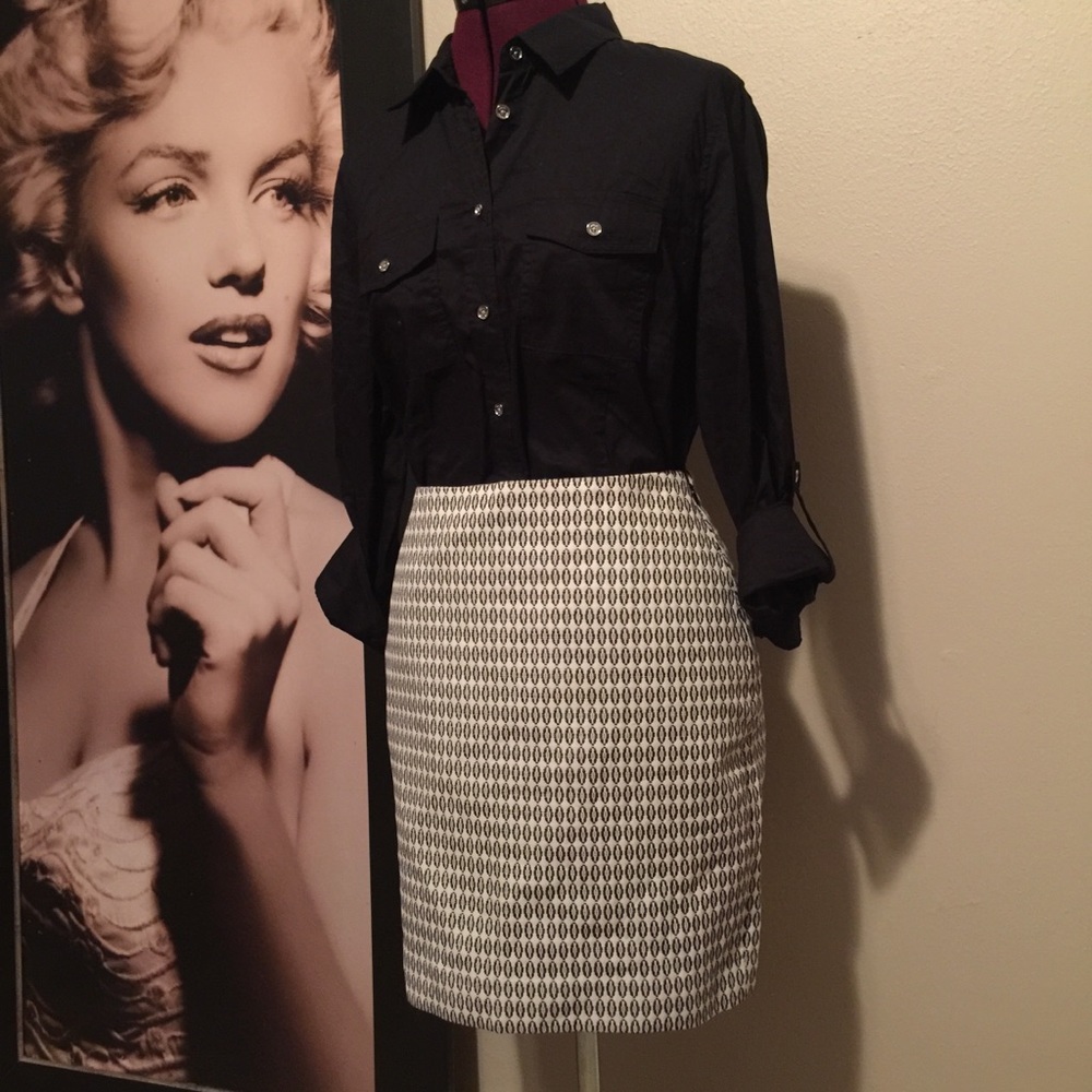 Classic Ann Taylor black and white skirt